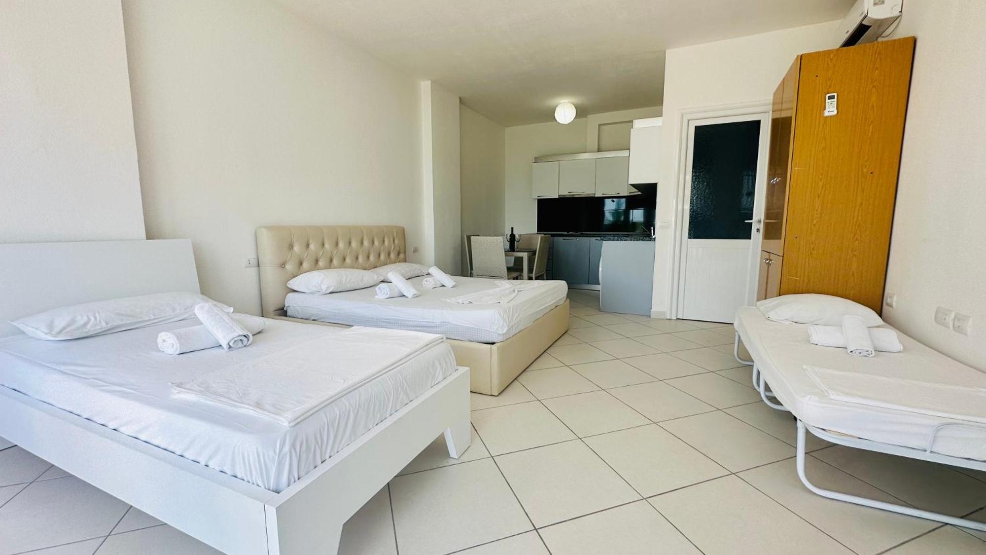 Jico Travel - Villa Colombo Vlore Room photo